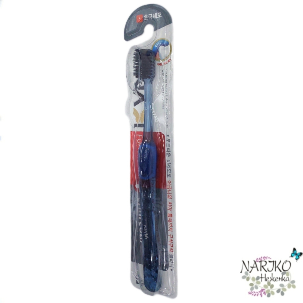 Зубная щётка EQ Navi со сверхтонкими щетинками двойной высоты и прозрачной прорезиненной ручкой, с древесным углем средней жёсткости.