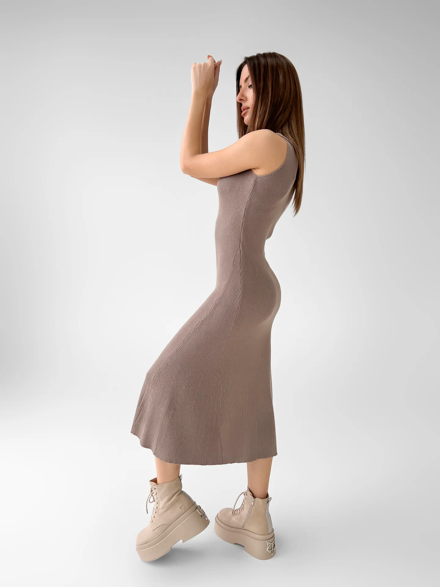 Комплект JN из удлиненного платья без рукавов и кардигана с поясом