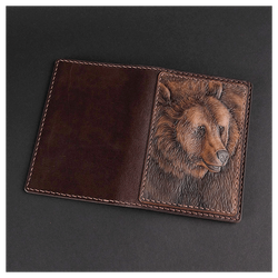 Кожаная обложка на паспорт «Медведь»