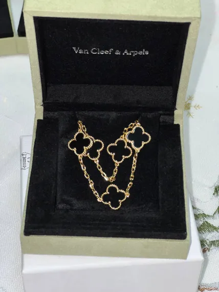 Винтажное колье Van Cleef & Arpels Alhambra, 10 мотивов