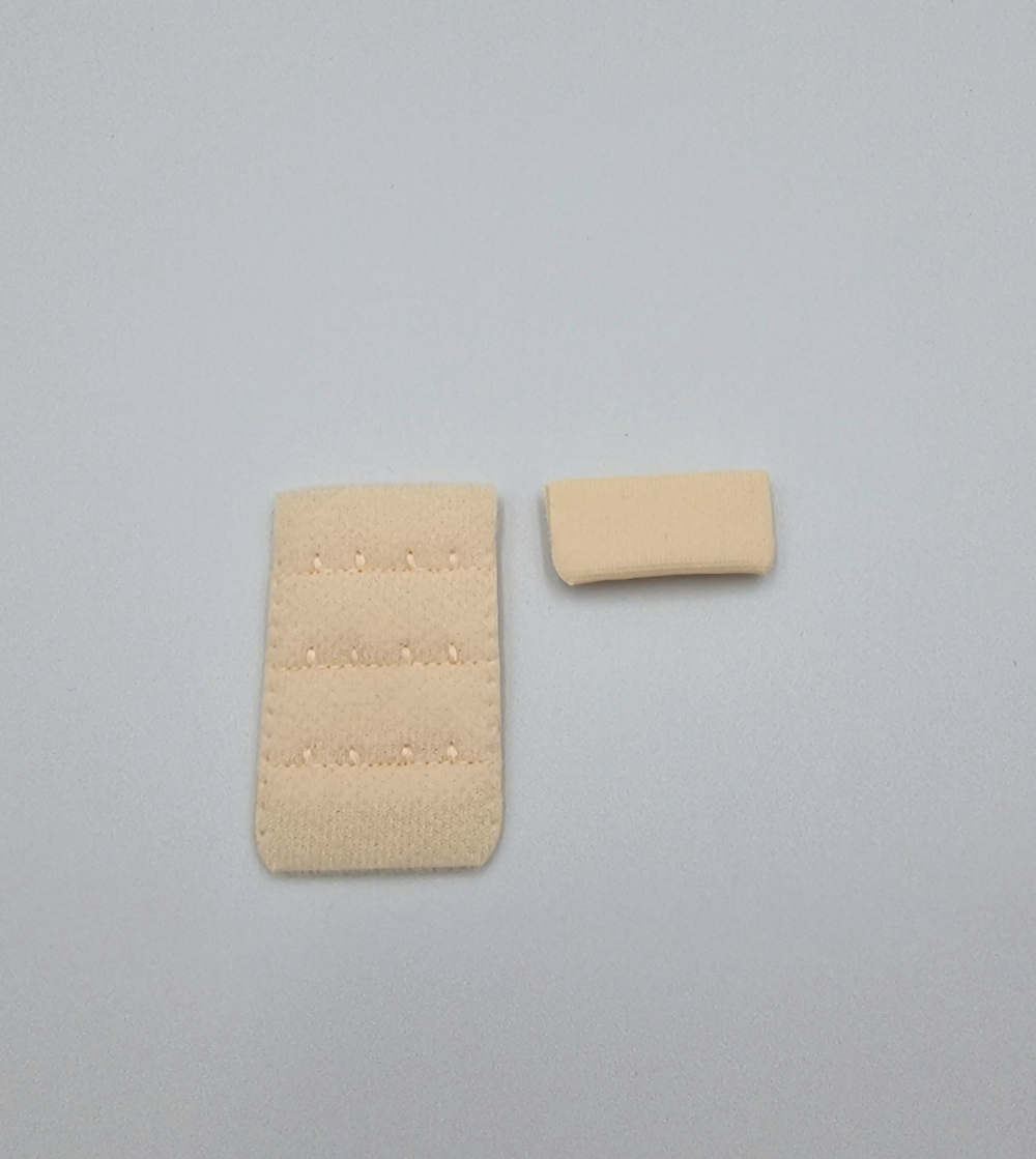 Застёжка тканевая на 2 крючка бежевая 3,2×5,3 см (Pantone 13-1010 TPX)