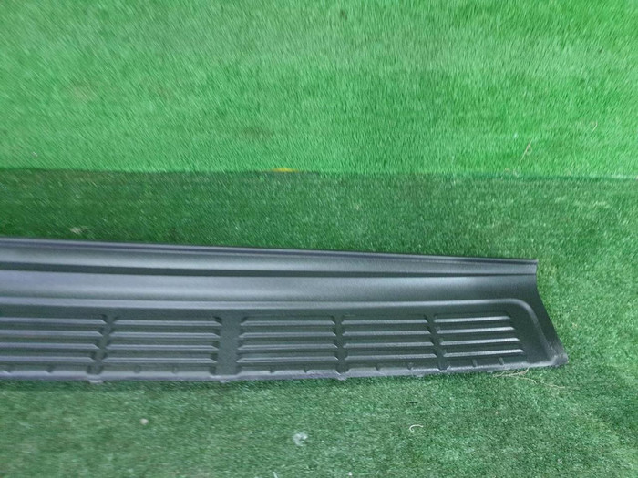 Накладка заднего бампера Toyota Land Cruiser 200 (2007-2021)