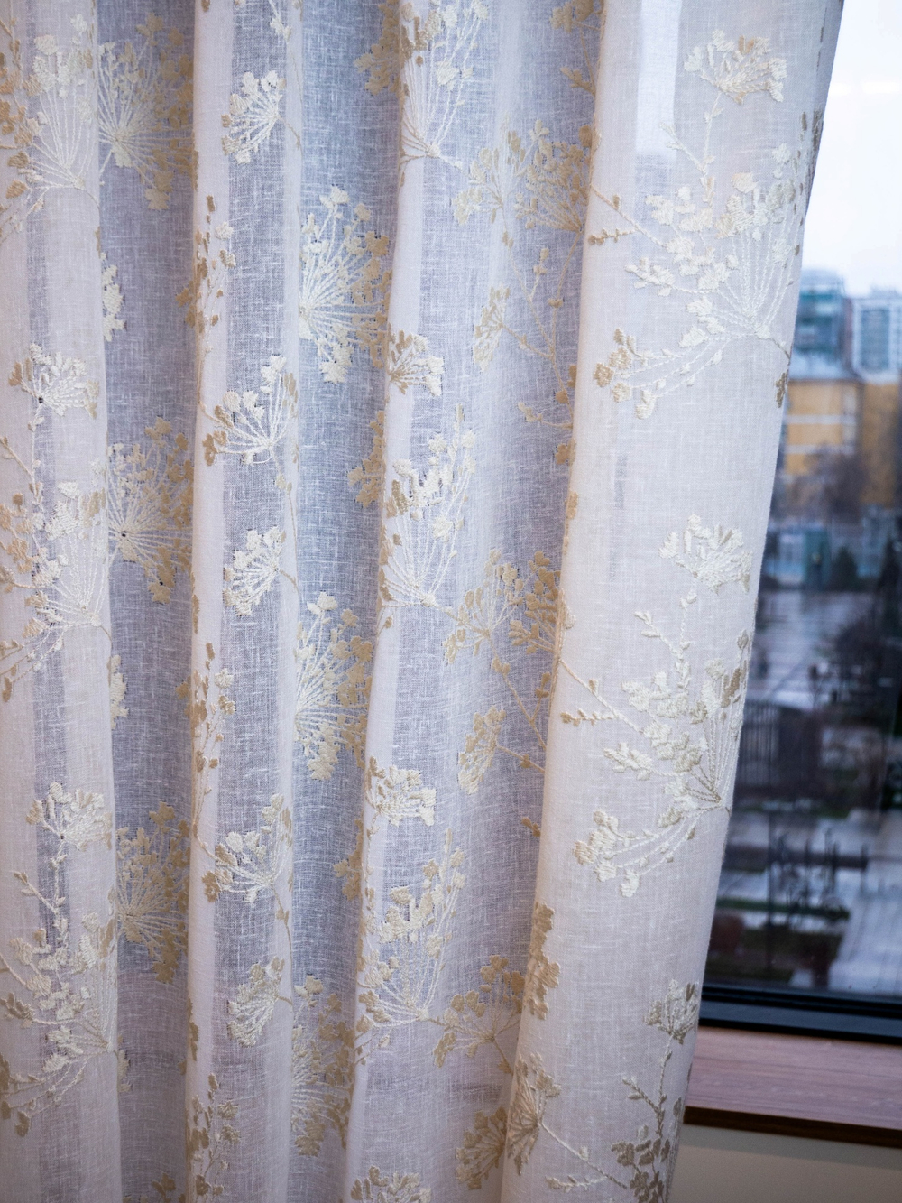 Тюль с вышивкой на нежном батисте Vistex арт. Aneto col. beige (высота 300 см, Турция)