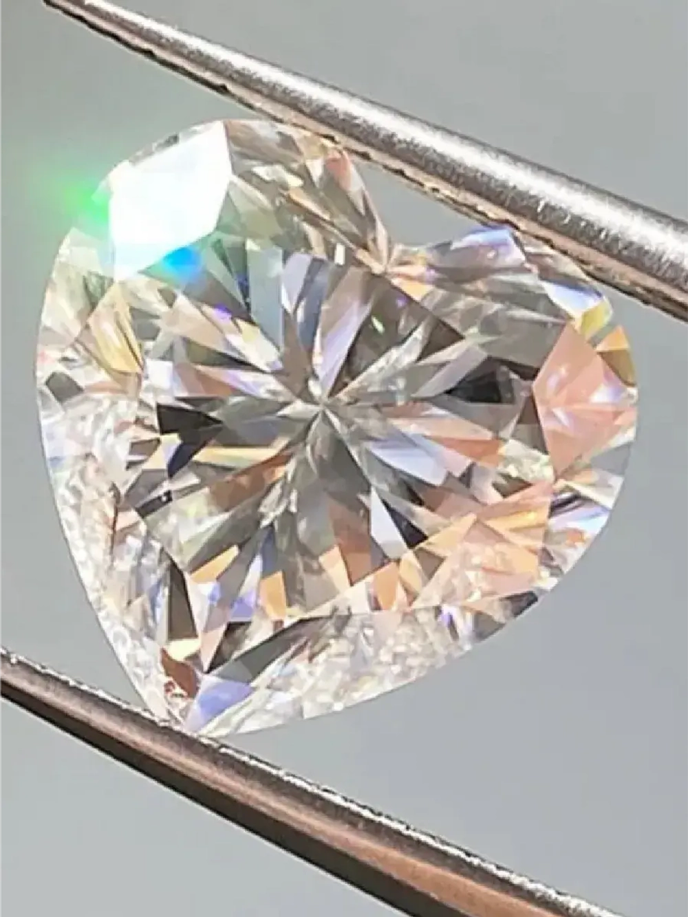 Муассанит "Сердце" 2 сt D/VVS1