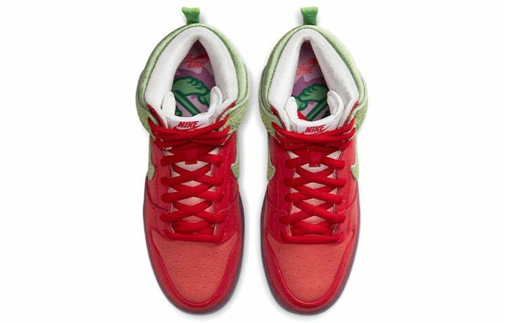 Кроссовки Nike Dunk Sb Pro Qs "Strawberry Cough"