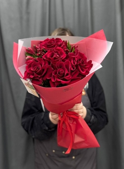 Букет из роз и альстомерий