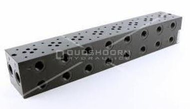 EM213/8Y-ST - Восьмиместная стальная присоединительная плита для гидравлических распределителей CETOP03