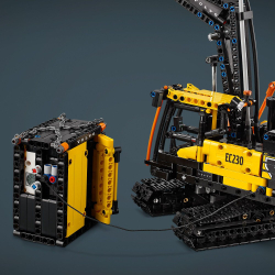 Конструктор LEGO Technic Volvo FMX 42175 и электрический экскаватор EC230 — фото 9