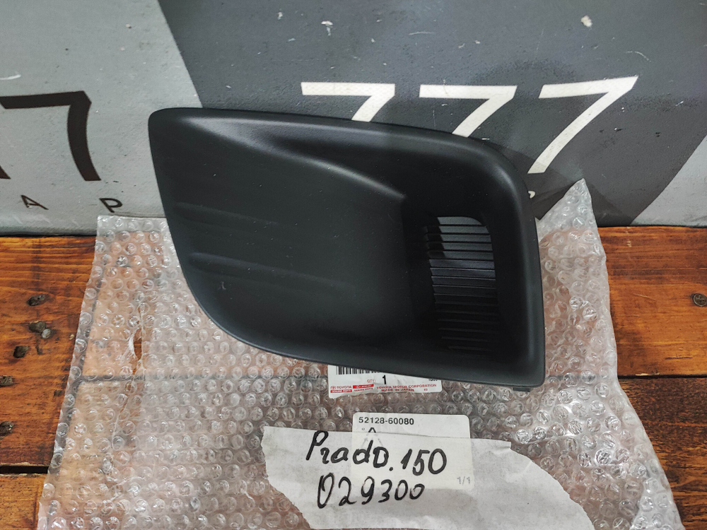 Накладка ПТФ левая Land Cruiser Prado 150 09-13 Новая Оригинал 5212860080