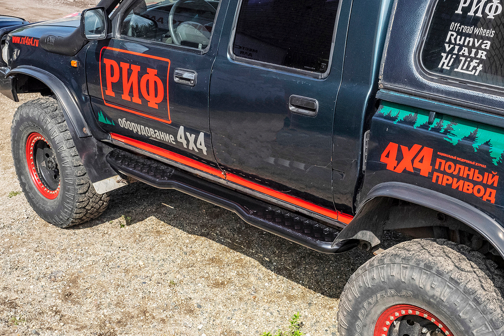 Пороги силовые Toyota Hilux 1983-1997 РИФ