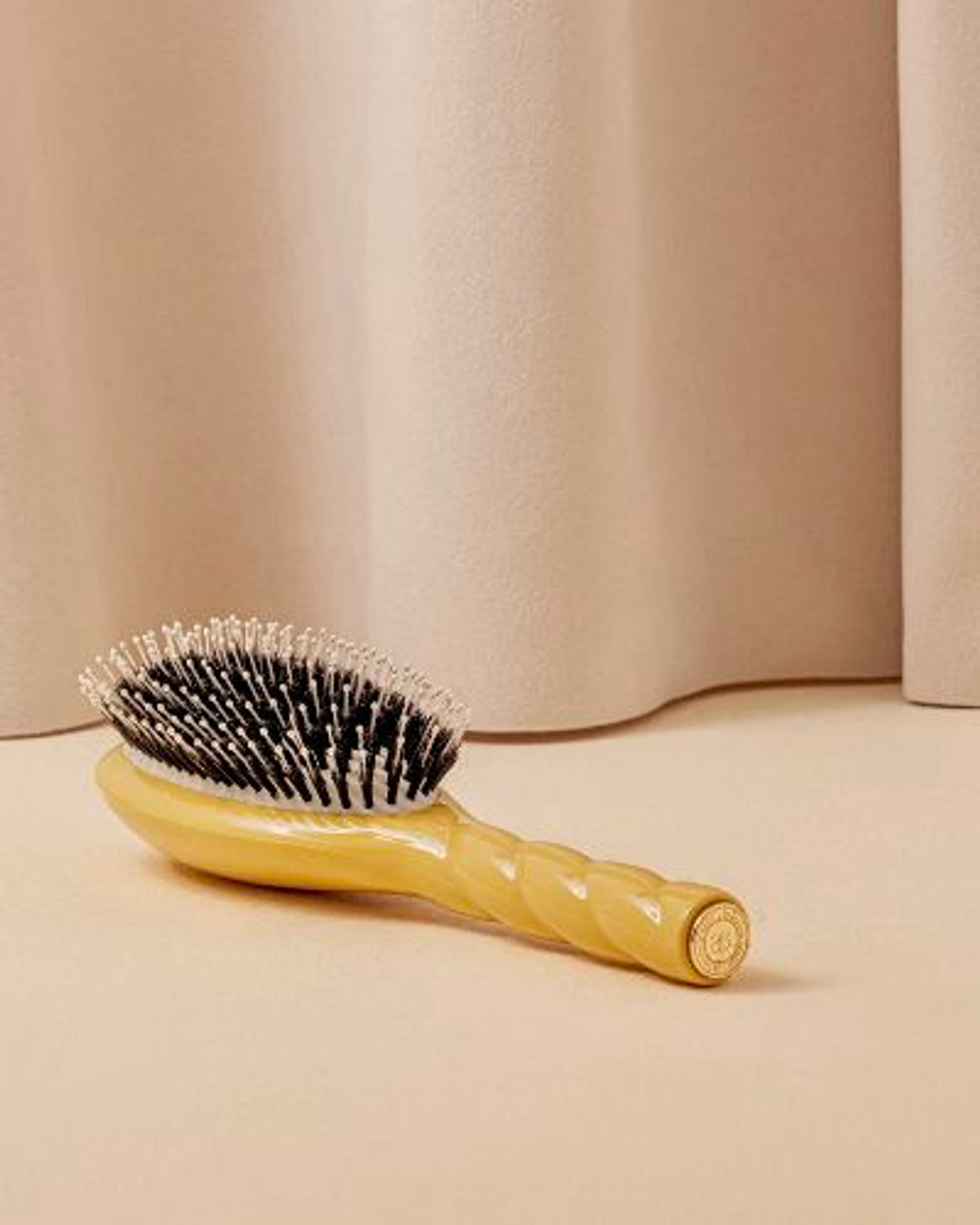 La Bonne Brosse Массажная расческа для волос N 03 Essential Sensitive Scalp Brush - Creamy White