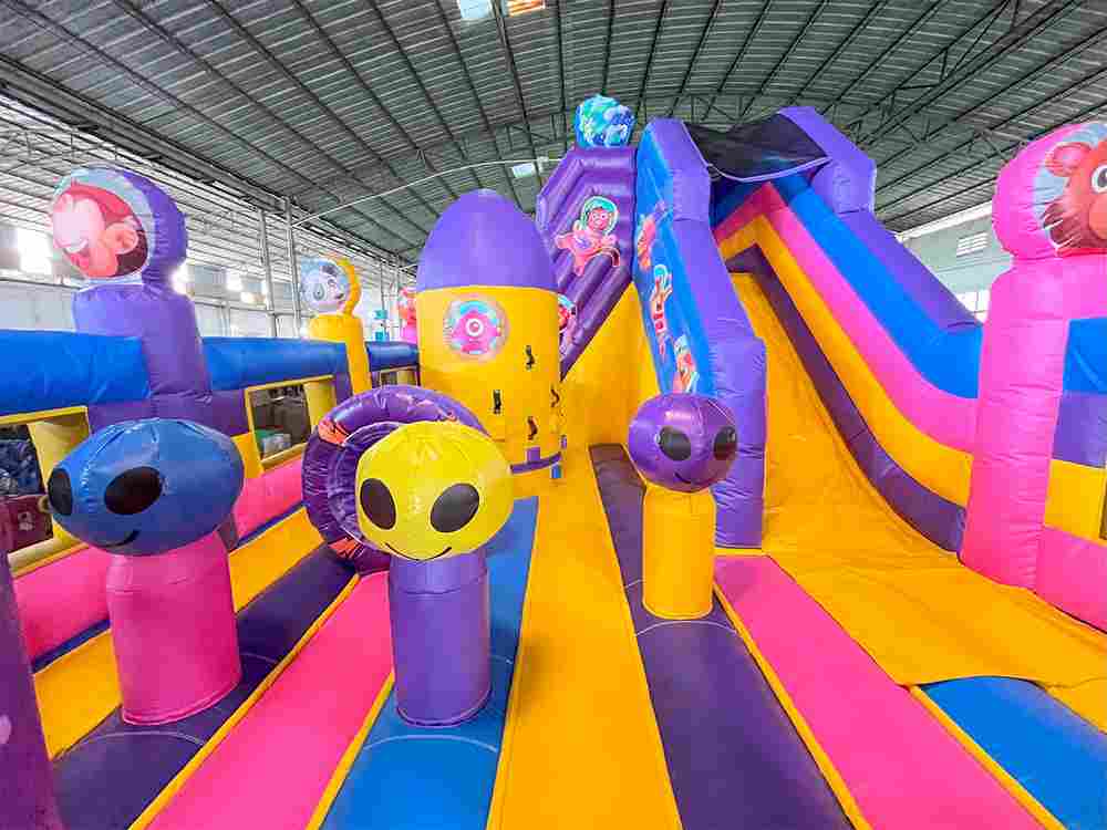 Коммерческий надувной батут «Звездный полет», 7*5*4.5 м