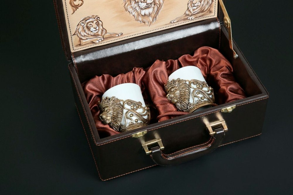 Набор чашек для кофе "Лев Vip" 2шт. в подарочном кейсе с художественным оформлением