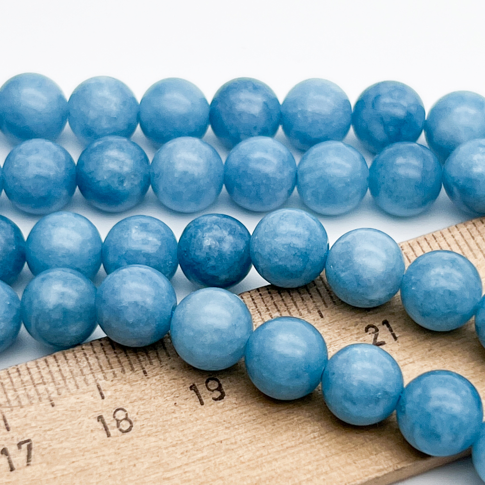 Кварц бусины (тонирован), гладкий шар, цвет голубой, диаметр около 8,4-8,6 мм, цена за 22-23 шт (1/2 нити)