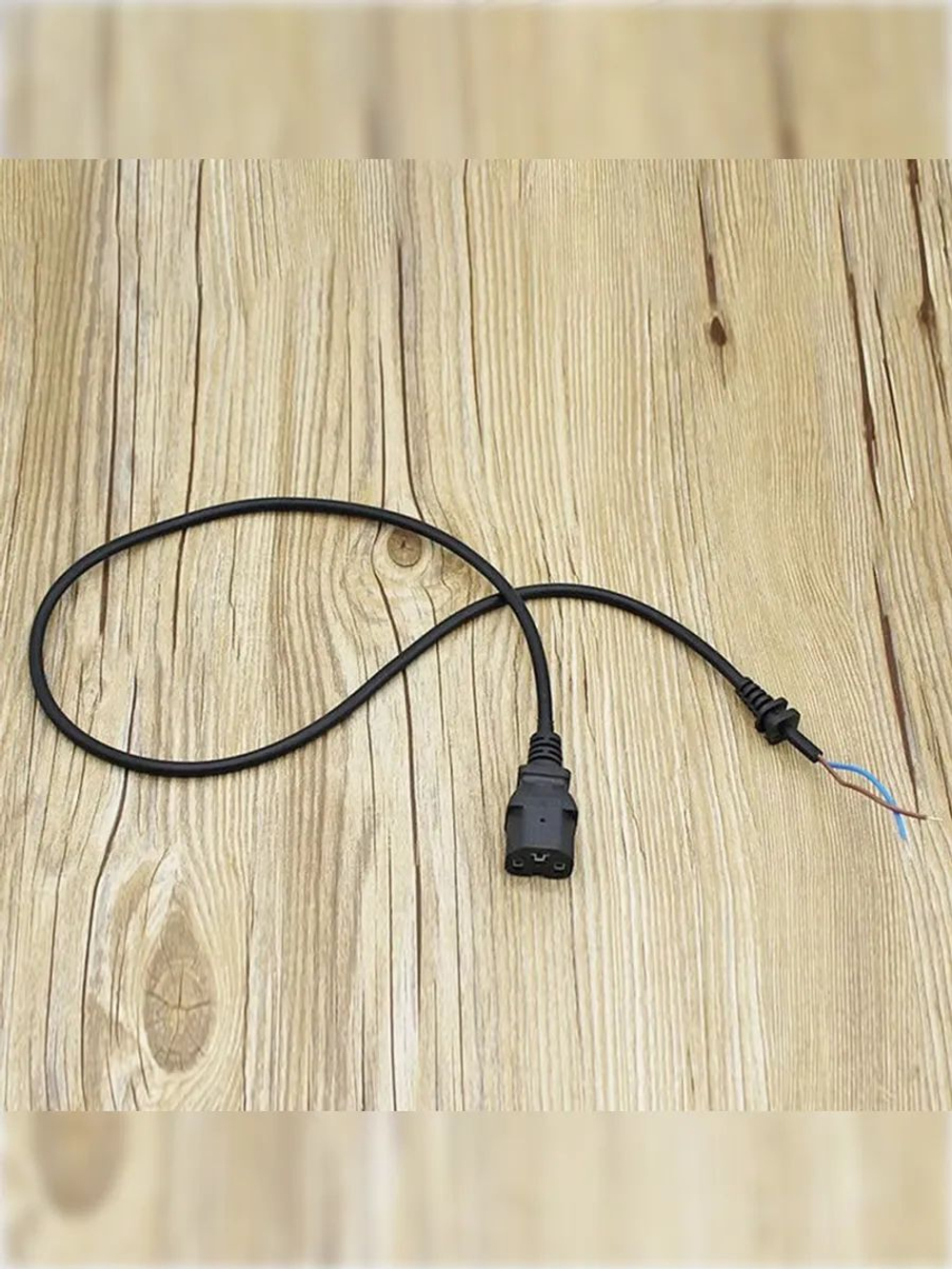 Кабель для зарядного устройства IEC C15