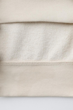 ZARA БАЗОВАЯ ТОЛСТОВКА С НАДПИСЬЮ И НАШИВКОЙ, ЭКРЮ