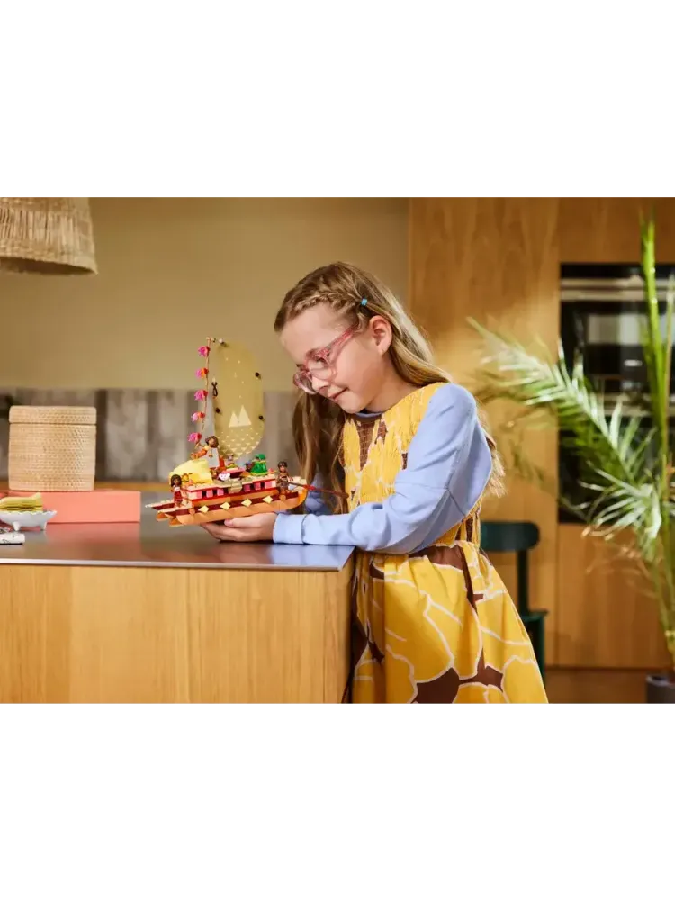 Конструктор Disney Princess 43270 Путешествие Моаны на каноэ