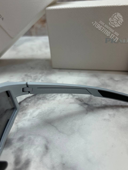 Солнечные очки Prada