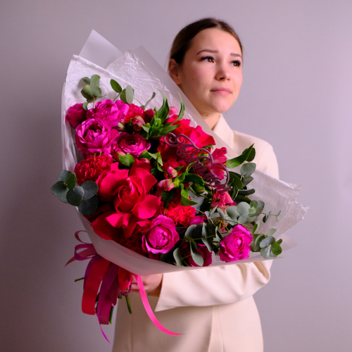 Купить Яркий букет с французскими розами #752