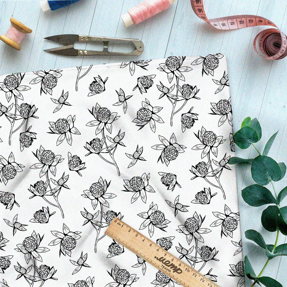 Ткань лён эскиз клевера на белом фоне