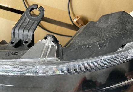 фара левая Toyota Corolla NRE210 ZWE212