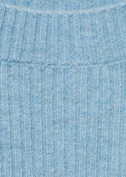 Джемпер в рубчик с вырезом-лодочкой