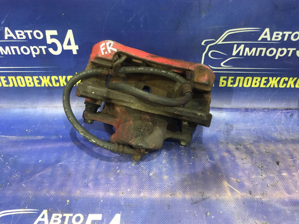 Суппорт тормозной передний правый TOYOTA AURIS 2006-2012