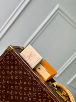 Louis Vuitton Clea Wallet