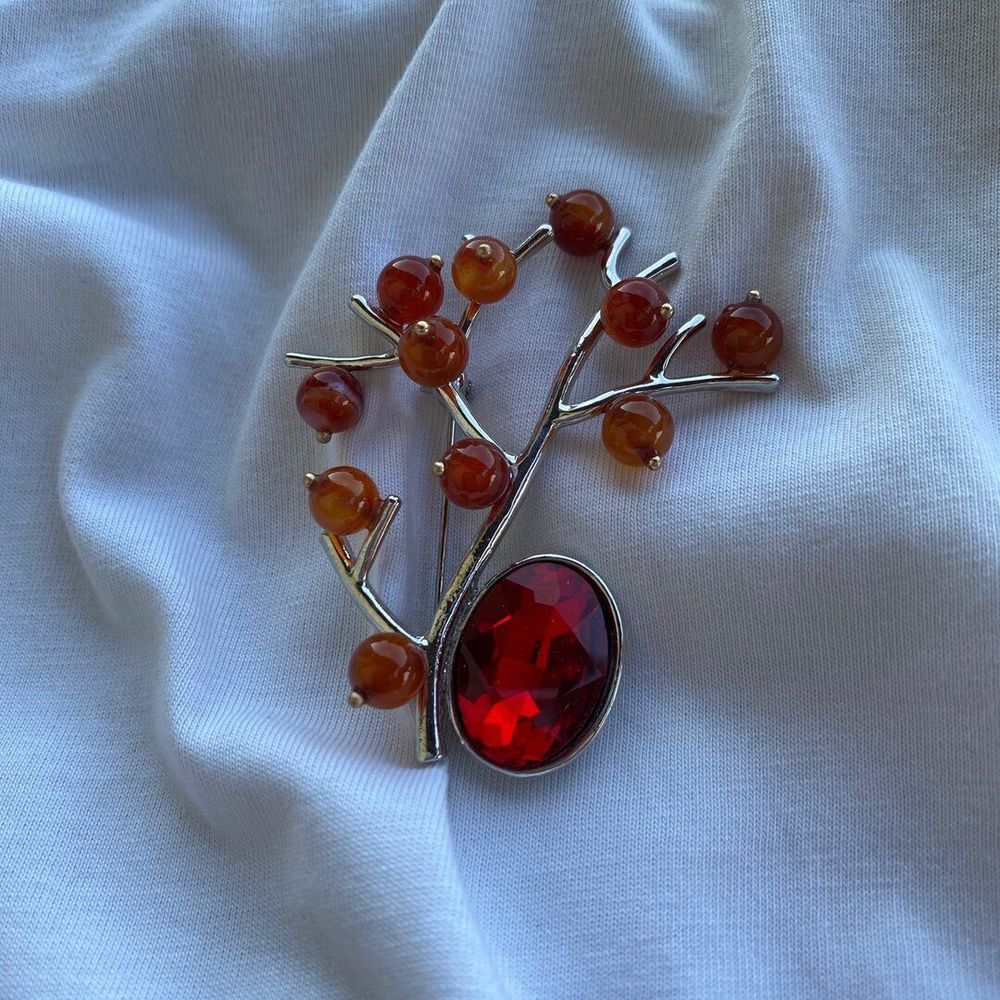 Брошь "Ветвь осенняя", цвет красный в серебре 2505206 Брошь "Ветвь осенняя", цвет красный в серебре 2505206