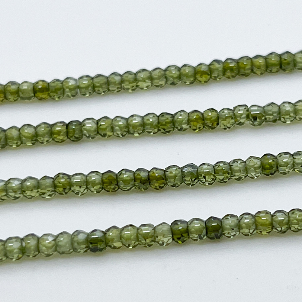 Фианит, рондель с огранкой, цвет зеленый , размер около 3,1*2,3 мм, цена за нить 38 см (около 165 шт)
