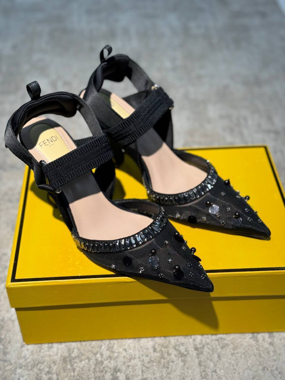 Босоножки Fendi