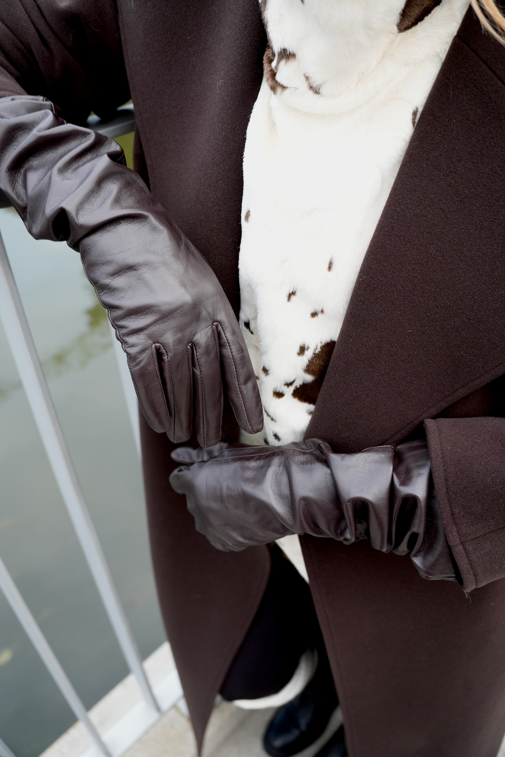 Перчатки кожаные длинные горький шоколад