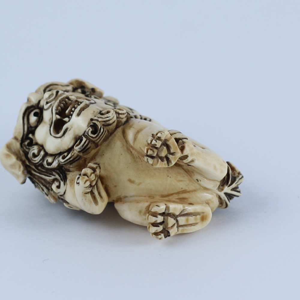 Статуэтка Нэцкэ Священная собака Фу со своим щенком (мамонт)