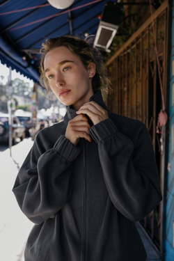 ZARA МЯГКАЯ ТОЛСТОВКА НА МОЛНИИ, УГОЛЬНЫЙ