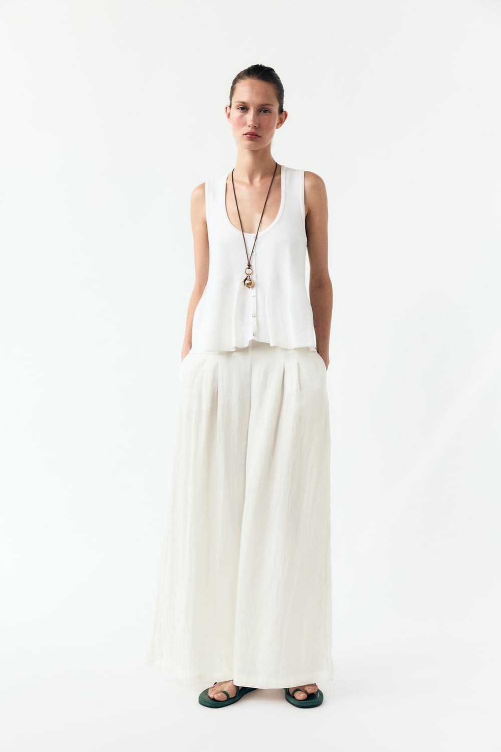 ZARA ТРИКОТАЖНЫЙ ТОП С БАСКОЙ, БЕЛЫЙ