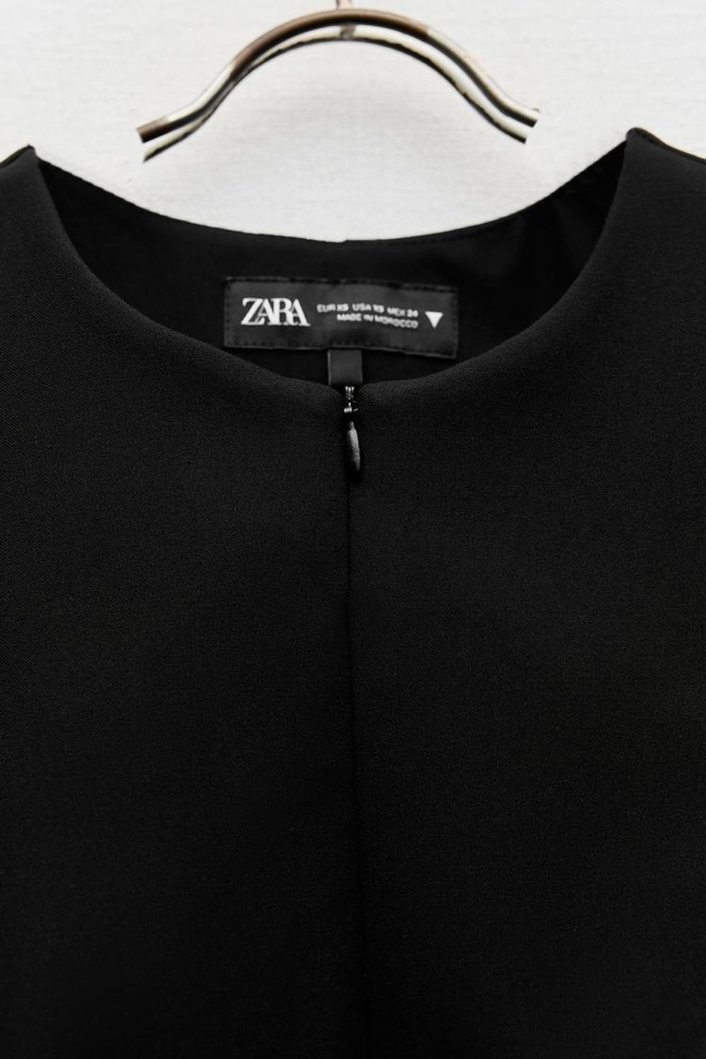 ZARA ТОП С БАСКОЙ И ЗАЩИПАМИ, ЧЕРНЫЙ