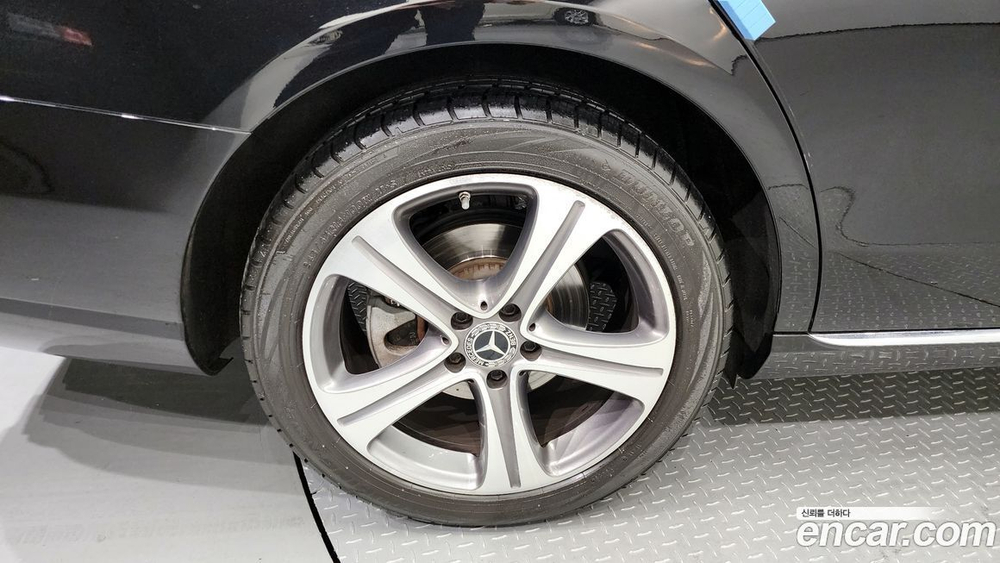 Mercedes-Benz E-Class W213 E220d Avangarde (10.2019)