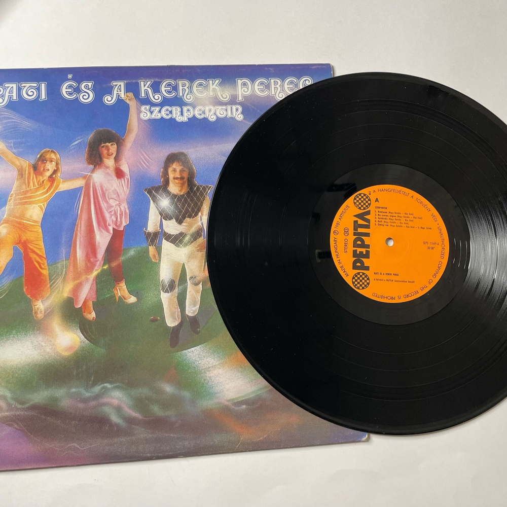 Винтажная виниловая пластинка LP Kati Es A Kerek Perec Szerpentin (Венгрия 1982)