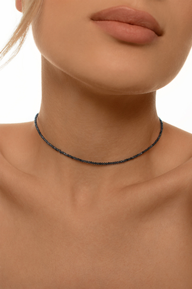 Колье-чокер из серебра и натурального сапфира