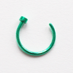 Кольцо с фиксатором для пирсинга носа. Медицинская сталь, зеленое. 1 шт