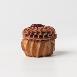 Профитроли с паштетом из печени цыпленка и конфи из брусники 16 шт