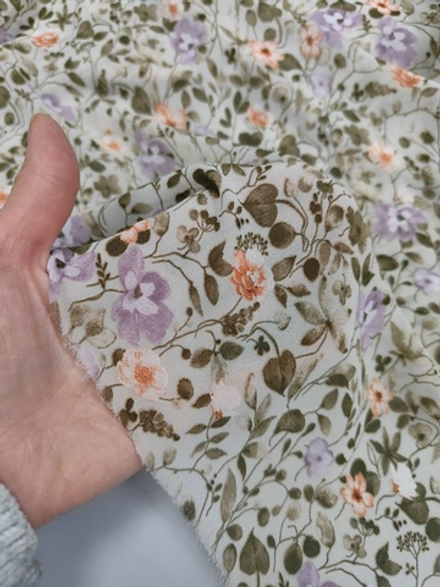 Шифон/ Сиреневые цветы на бежевом