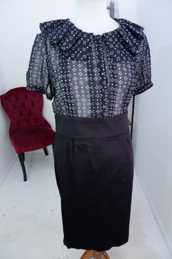 Платье Oggi обтягивающего кроя, визуально на 44 размер