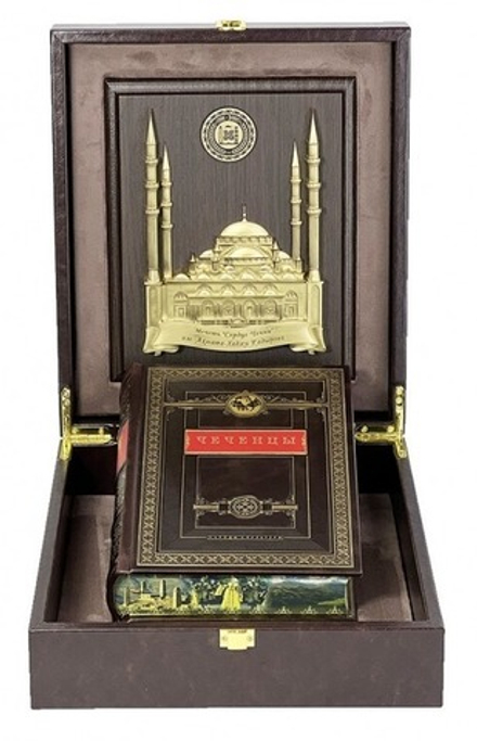 Чеченцы. Народы и культуры (с плакеткой сердце Чечни). Подарочный набор в кожаном переплете