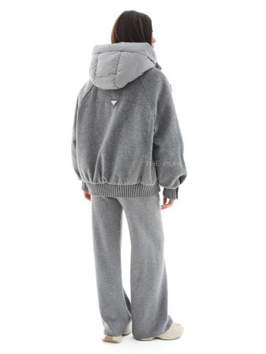 Серая куртка с вязаными вставками