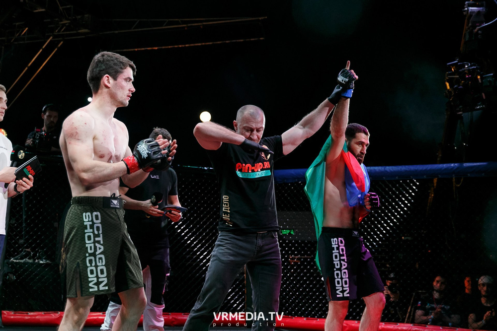 Шорты для MMA Bad Boy Pro Series 2.0 черный/белый