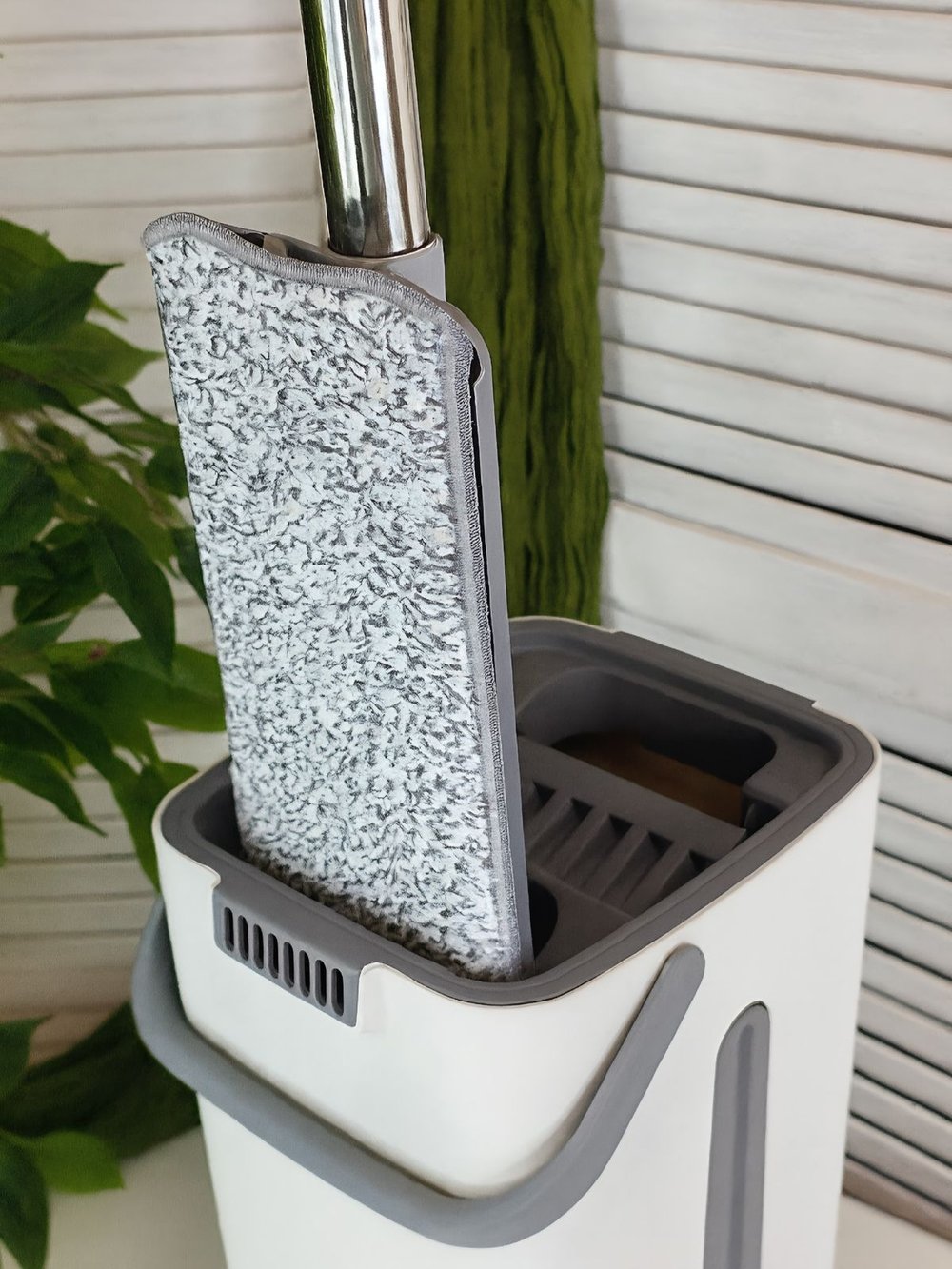 Ведро для мытья полов 4+4л с отжимом, шваброй, 2 насадки в комплекте