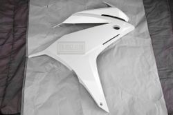 64330-MJW-J00ZJ. COWL, R. MIDDLE, *NHA96P*PEARL METALLOID WHITE, no stickers. Honda CBR500R/RA 2016-2018. Plastic CBR500