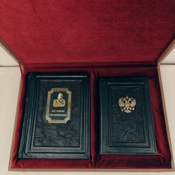 Подарочный набор "Великие полководцы" книга и ежедневник в обложке из натуральной кожи
