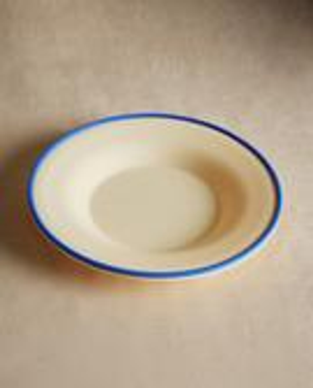 ZARA HOME ДЕТСКАЯ СИЛИКОНОВАЯ МИСКА С КОНТРАСТНОЙ КРОМКОЙ, ЭКРЮ/СИНИЙ